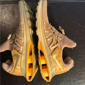 NIKE SHOX GRAVITY Women's Shoe AQ8554 700 METALLIC GOLD Wmn Sz 9